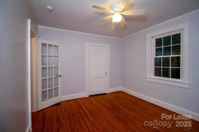 Building Photo - 3400 Eastway Dr