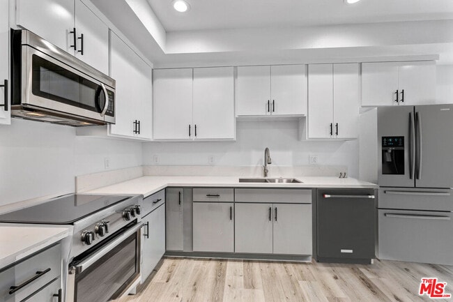 Building Photo - 4643 W 18th St