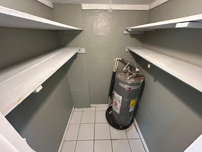 Building Photo - Cute & Quaint 1/1 in Tampa! ASK ABOUT OUR MOVE IN SPECIALS!!