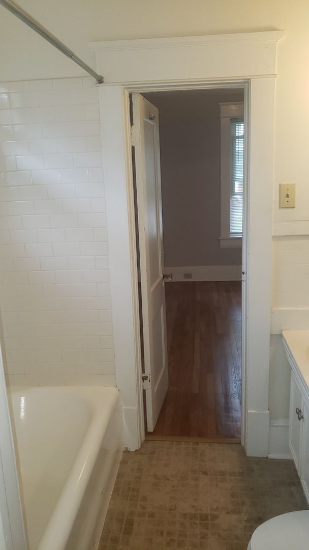 Building Photo - Darling 2br/1ba in Five Points. Apartment unit in historic home. Available 7/15!