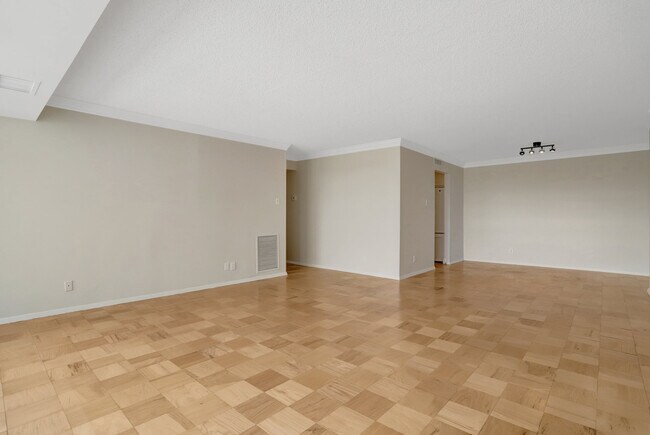 Building Photo - 3800 Fairfax Dr