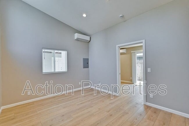 Building Photo - 368 Camille Ct