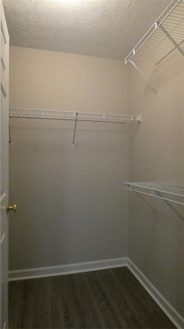Building Photo - 2 bed/2 bath end unit in Gainesville