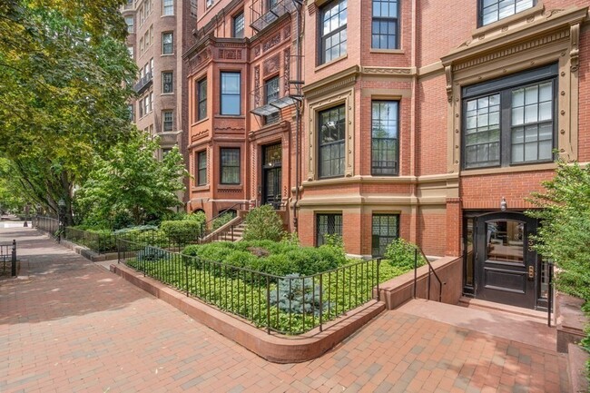 Building Photo - 133 Marlborough St