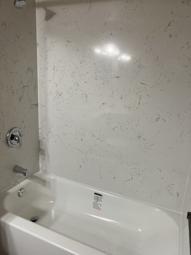 Building Photo - 6560 Oakcreek Way