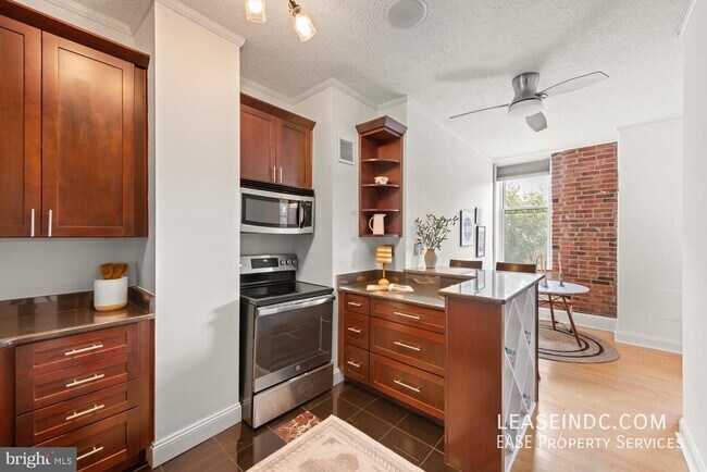 Building Photo - 1615 Q St NW