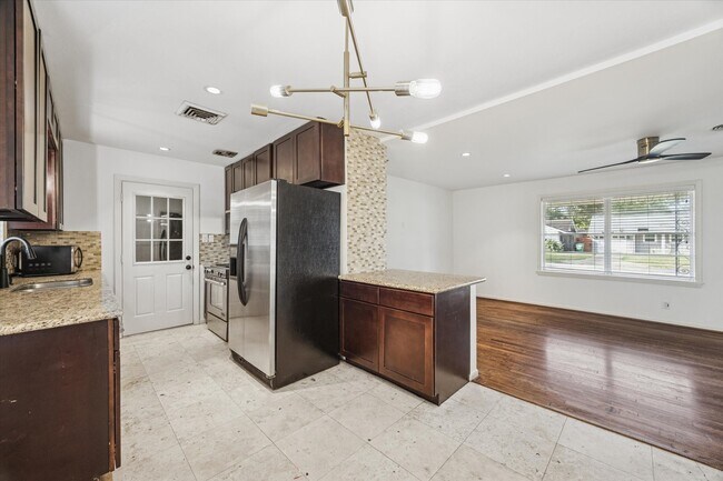 Building Photo - 4913 Nina Lee Ln