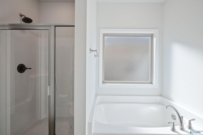 Building Photo - Move In Special!! 1/2 Off First Month's Re...