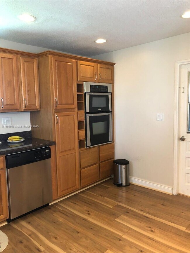 Building Photo - 1538 Funston St