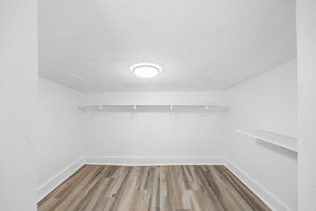 Building Photo - 112 E Anderson St