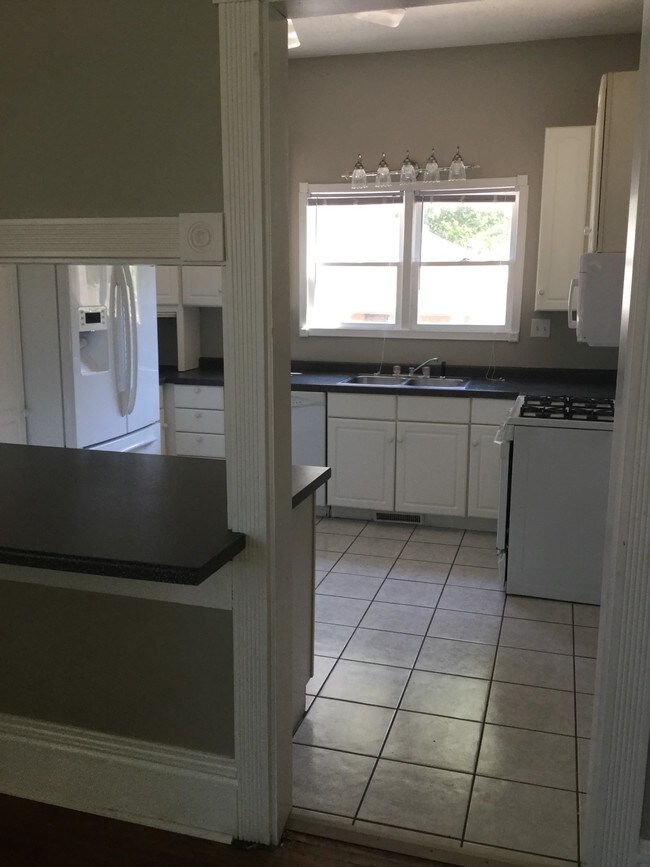 Building Photo - 610 N Brinton Ave