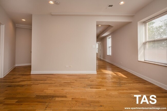 Building Photo - 7225 N Rogers Ave