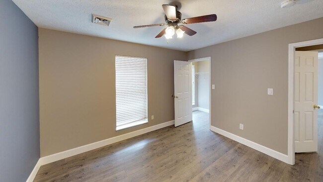 Building Photo - $995 PER BEDROOM! 3BR/2BA Condo Near UTK, ...