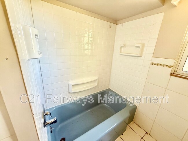 Building Photo - 2527 Versailles Ave