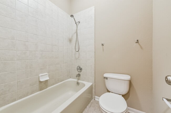 Building Photo - 21315 Pennshore Ln