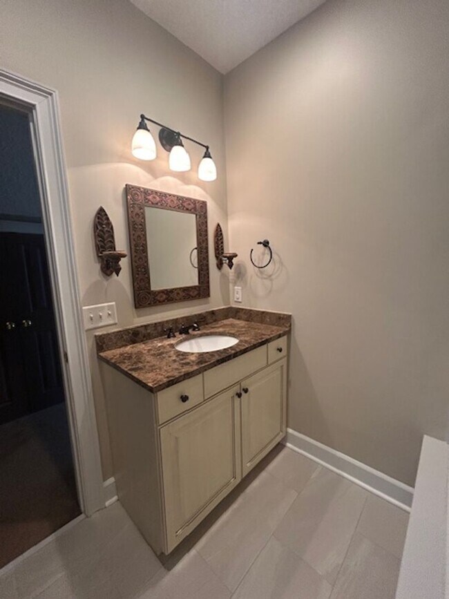 Building Photo - Spacious Single Family Home with Great Backyard!