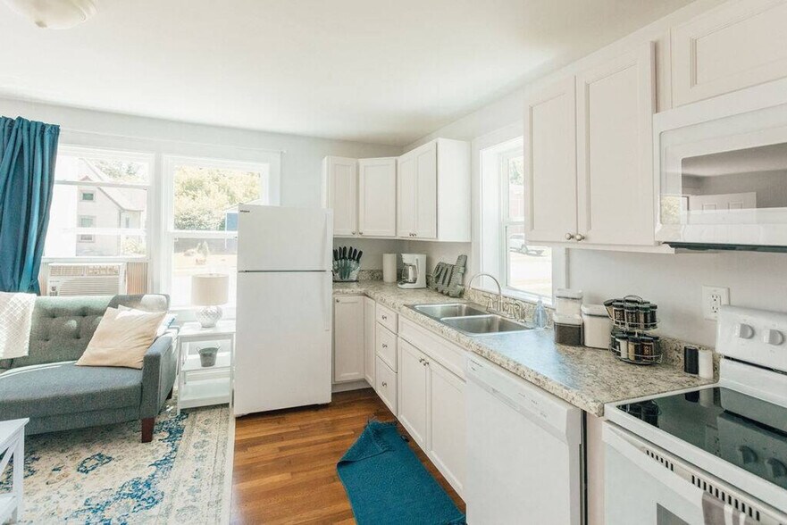 Building Photo - 905 Hill St