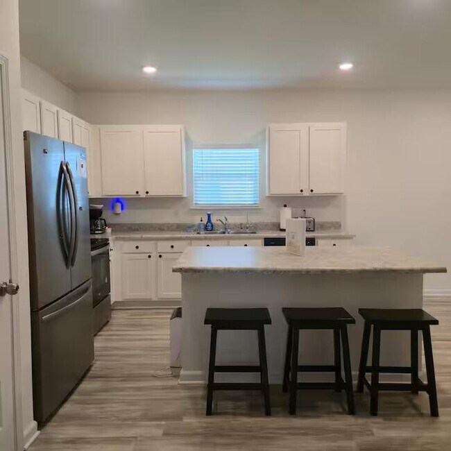 Building Photo - 42 Woodsorrel St