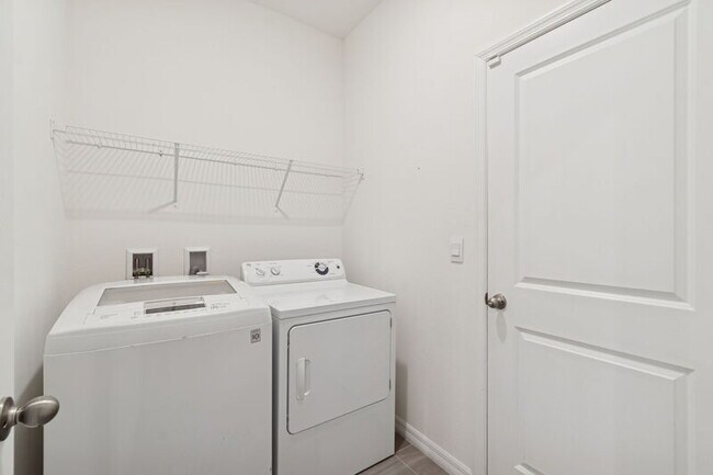 Building Photo - 7139 Steer Blade Dr