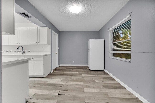 Building Photo - 608 SW 76th Terrace