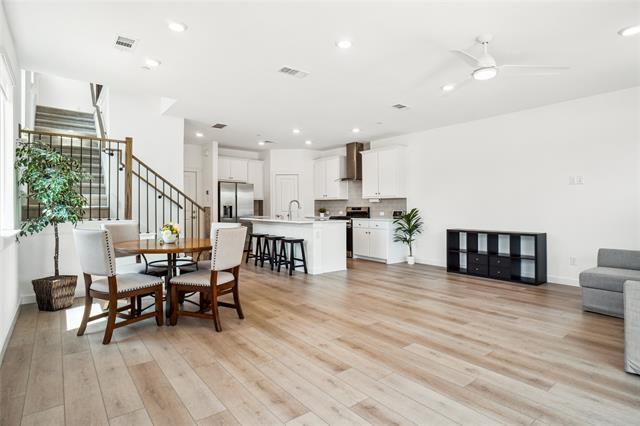 Building Photo - 3811 Rosemont Dr