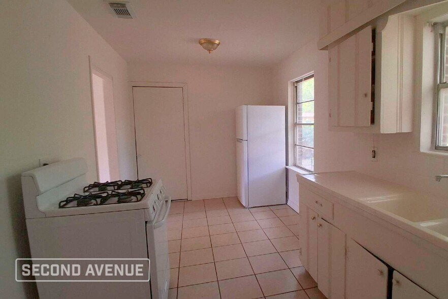 Building Photo - 343 E Delz Dr