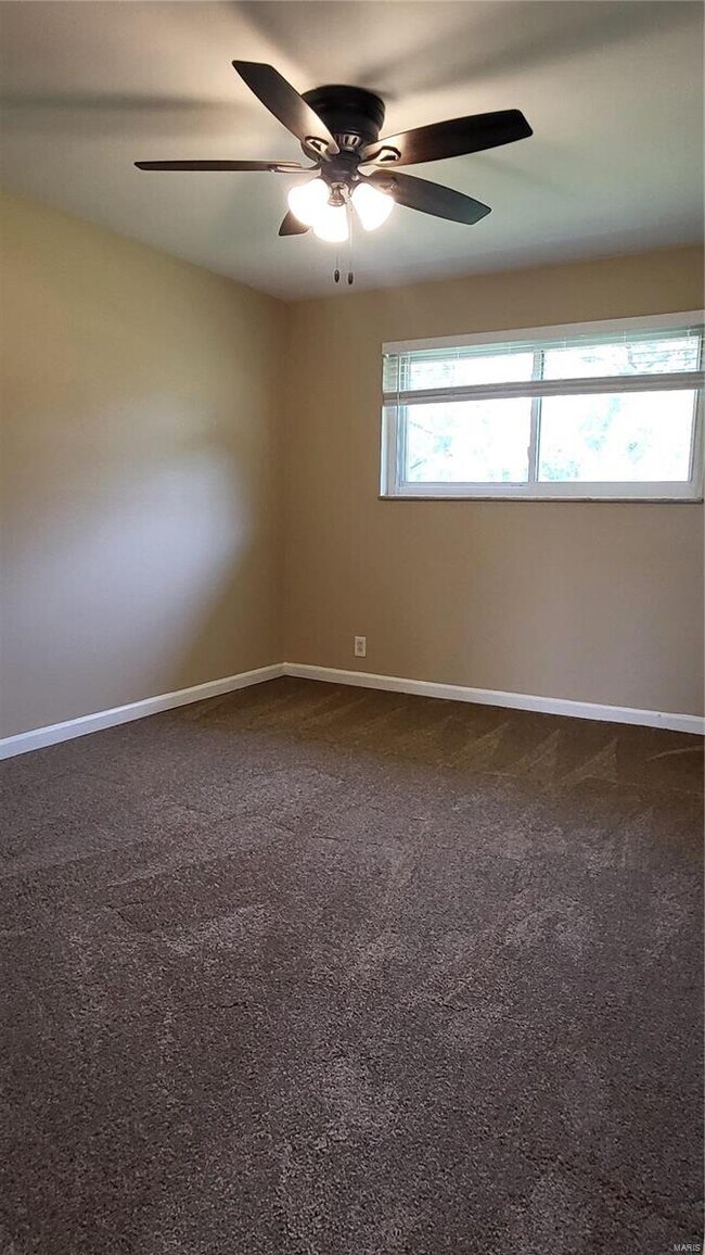 Building Photo - 447 Olian Dr