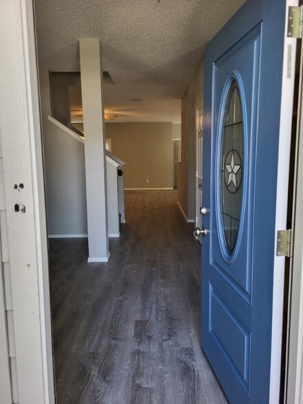 Building Photo - 2943 Deer Ridge Dr