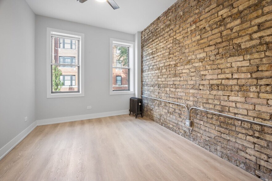 Building Photo - 7503 N Eastlake Ter