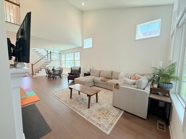 Building Photo - 3074 Summer Porch Ave