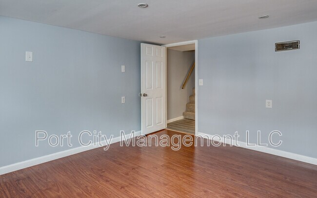 Building Photo - 320 S Newkirk St