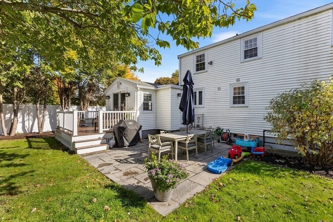 Building Photo - 142 Franklin St