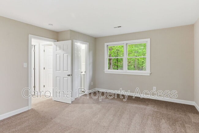 Building Photo - 102 Markham Dr