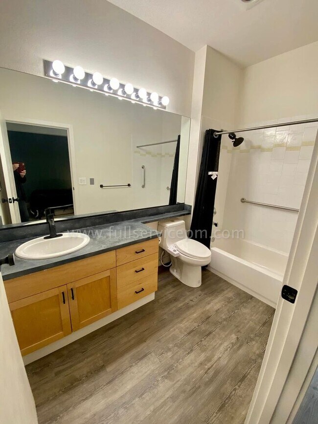 Building Photo - Stylish Capitol Hill Loft Condo w/ Floor-to-Ceiling Windows, Gas Fireplace