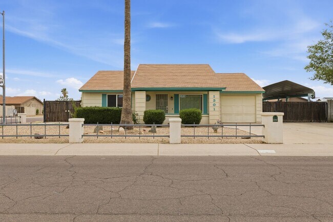 Building Photo - 1301 W Montoya Ln