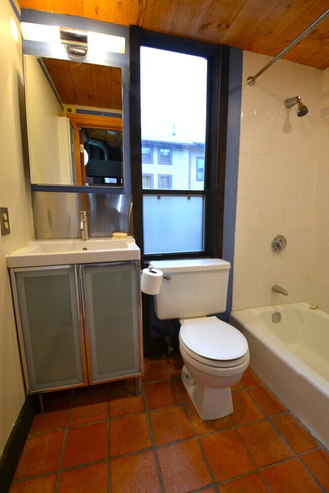 Building Photo - 36 Irving St