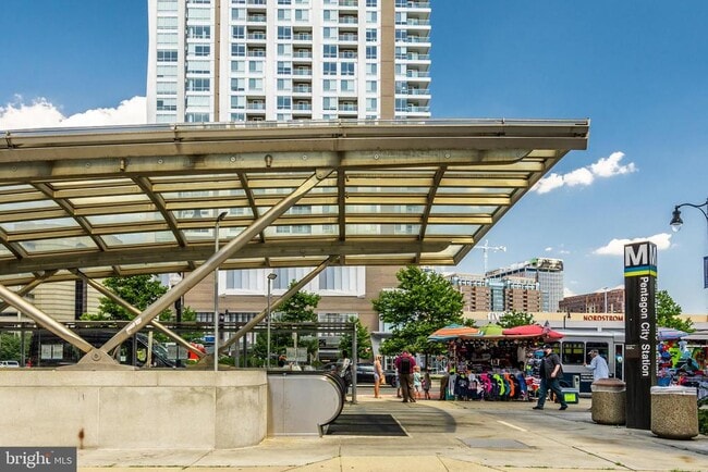 Building Photo - 1300 Army Navy Dr