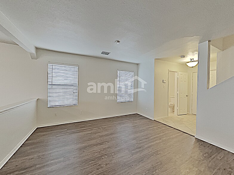 Building Photo - 9715 Woodland Pines