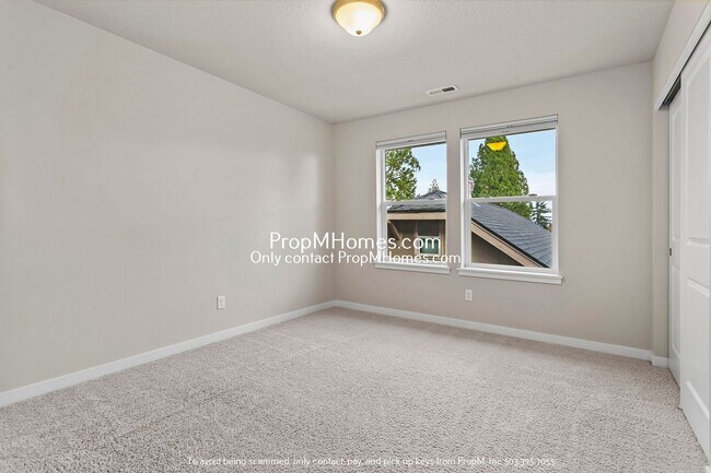 Building Photo - Gorgeous 4 Bedroom in West Linn! - Lovely ...