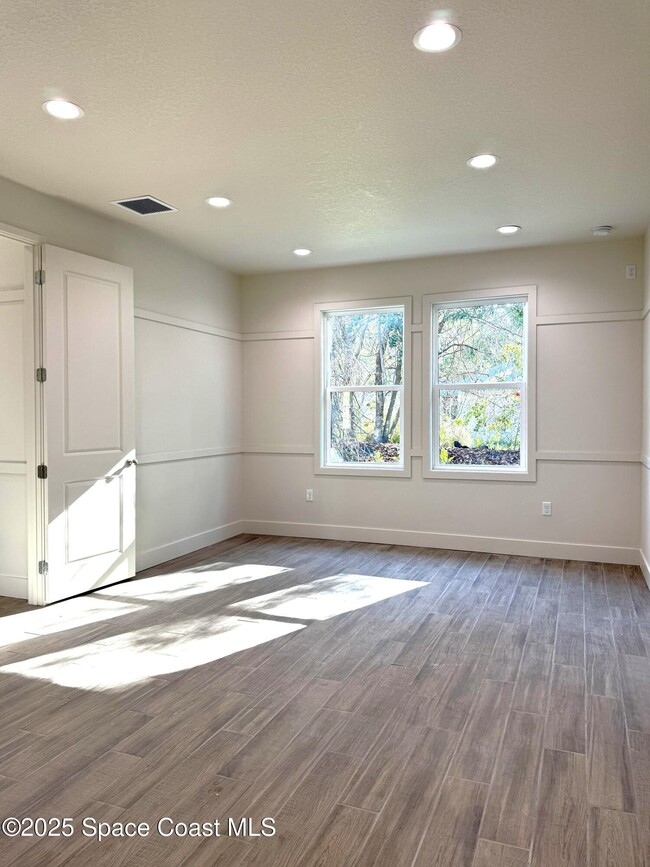 Building Photo - 2811 Edington Dr
