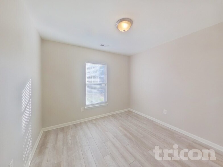 Building Photo - 4621 Sahalee Ln