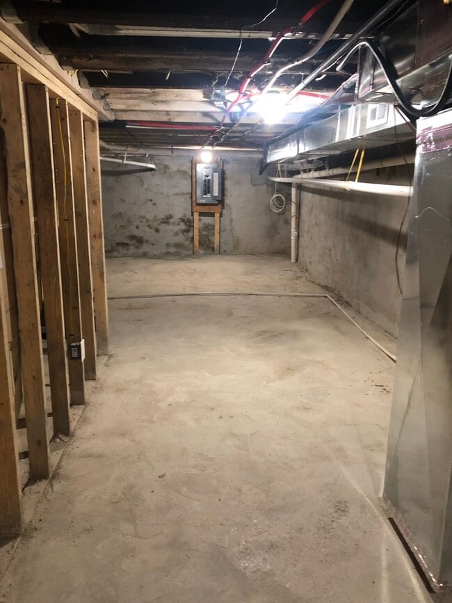 Building Photo - Approved 2 or 3 Bedroom Voucher 1.5 Bathroom