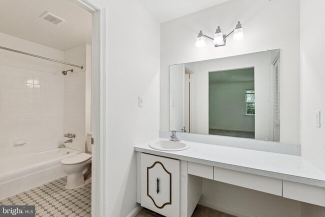 Building Photo - 3714 Carriage House Ct