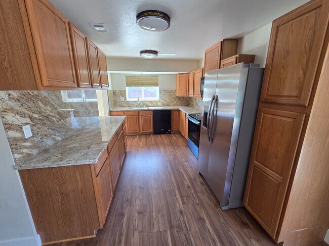 Building Photo - 616 Placer Ln