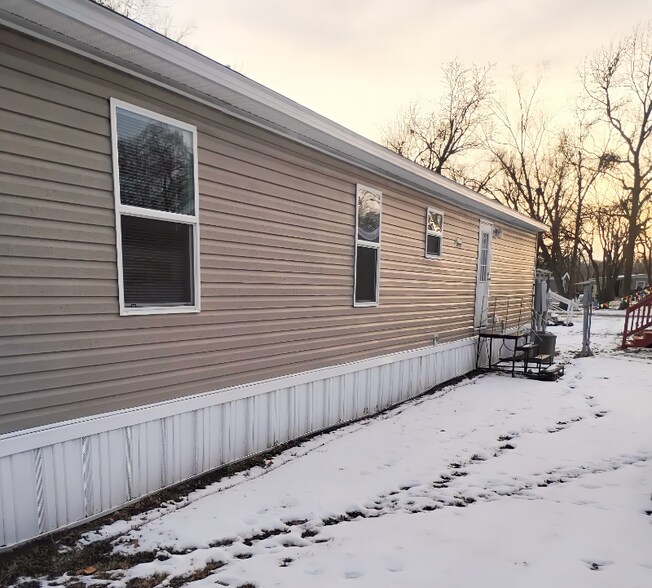 Building Photo - 161 Rainbow Dr