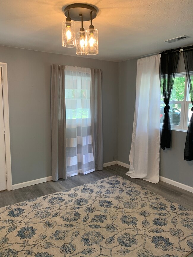 Building Photo - 205 Owen St