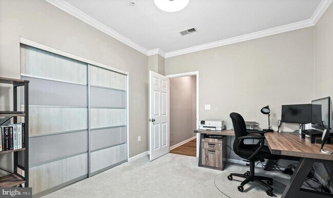 Building Photo - 20451 Chesapeake Square