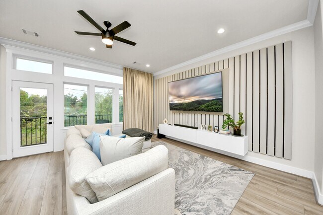 Building Photo - 2007 Briley St