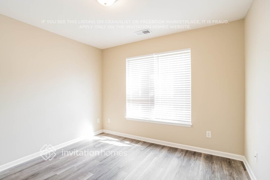 Building Photo - 15232 De Havilland Dr