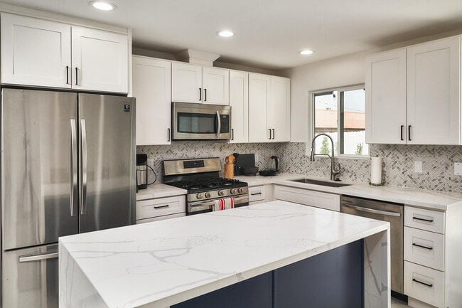 Building Photo - 51700 Avenida Martinez